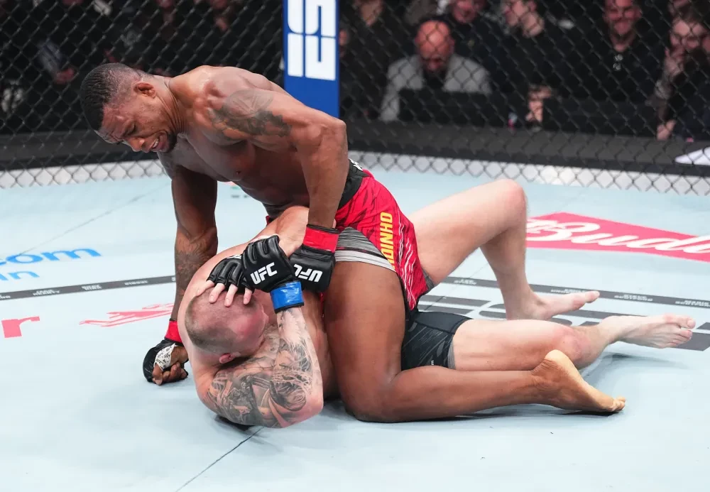 Jailton Almeida ăn mừng chiến thắng tại sự kiện UFC 311.