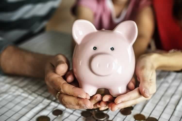 Phụ nữ tiết kiệm vun vén giúp gia đình phát triển