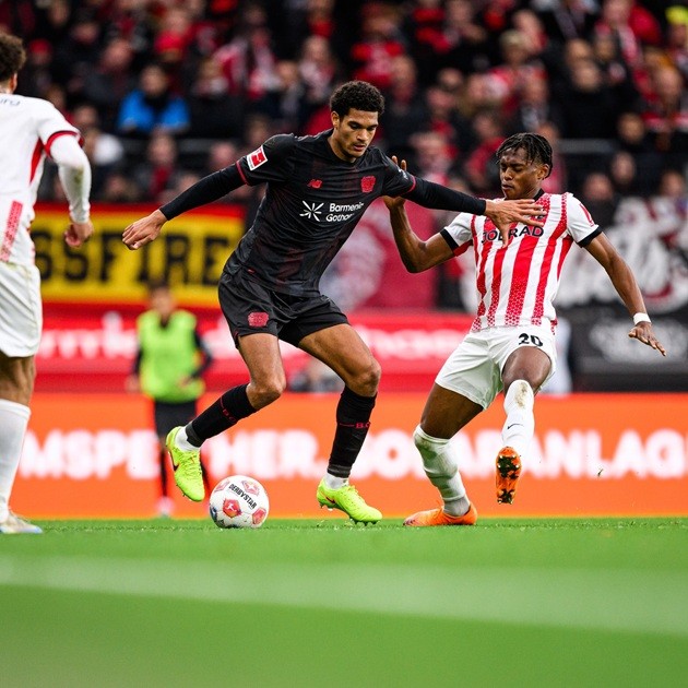 Hàng phòng ngự chủ nhà đã chơi chắc chắn.