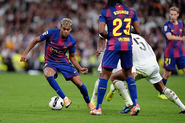 Không chỉ tấn công hay, Real Madrid còn phòng ngự chắc chắn khi khóa chặt ngòi nổ nguy hiểm, Lamine Yamal bên phía Barcelona.