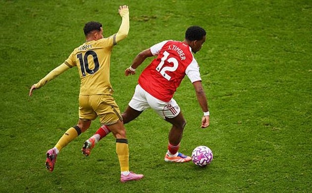 Jurrien Timber gây ấn tượng trong trận đấu với Crystal Palace.