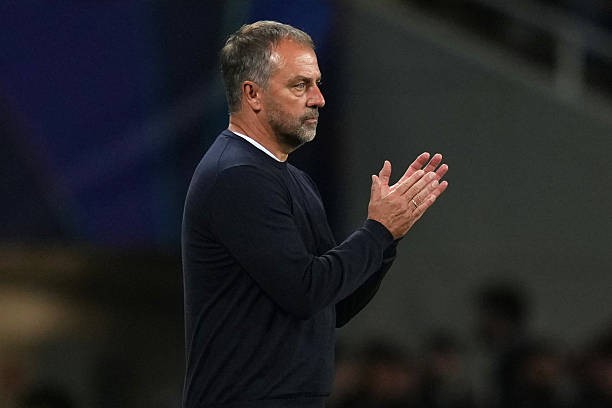 Flick đối mặt với nhiều vấn đề nan giải. 