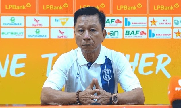 Ông Văn Sỹ Sơn muốn học trò cải thiện thể lực.