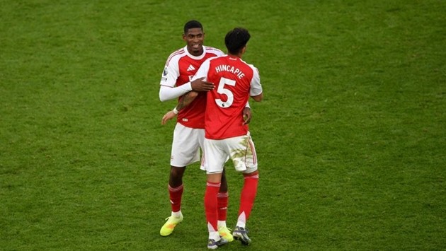 Piero Hincapie và Cristhian Mosquera được Mikel Arteta khen ngợi.