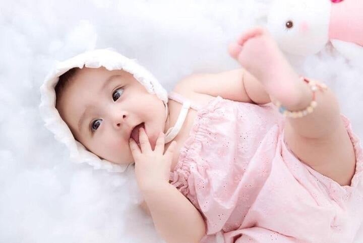 Trẻ mang quốc tịch Việt Nam bắt buộc phải có tên tiếng Việt hoặc tiếng dân tộc.