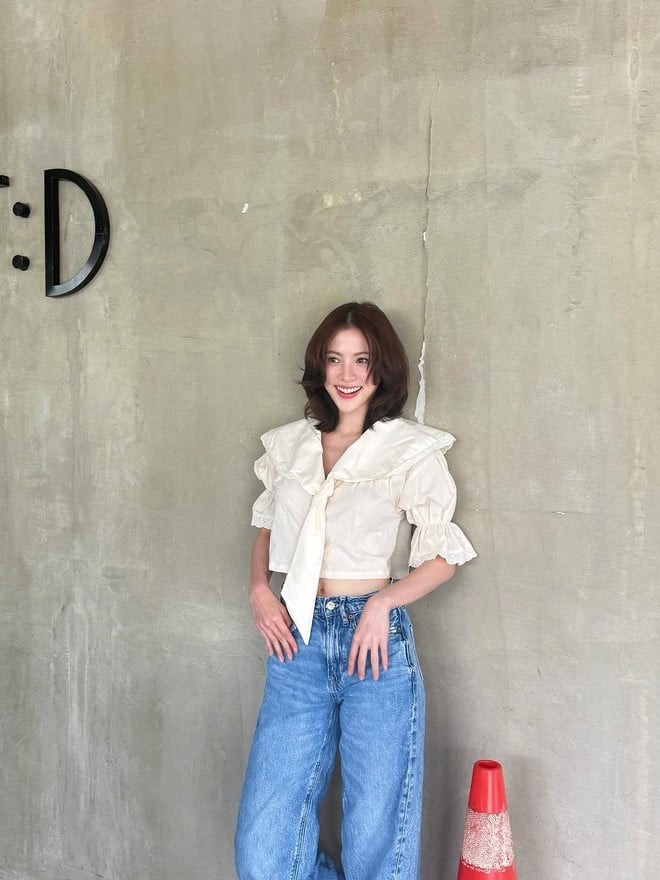 Trong tủ đồ của Baifern, quần jeans là item xuất hiện thường xuyên nhất.