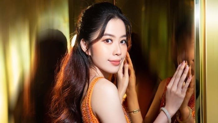 Trước khi vướng ồn ào này, Nam Em đã khiến khán giả lo lắng với loạt chia sẻ đầy tâm trạng trên trang cá nhân.