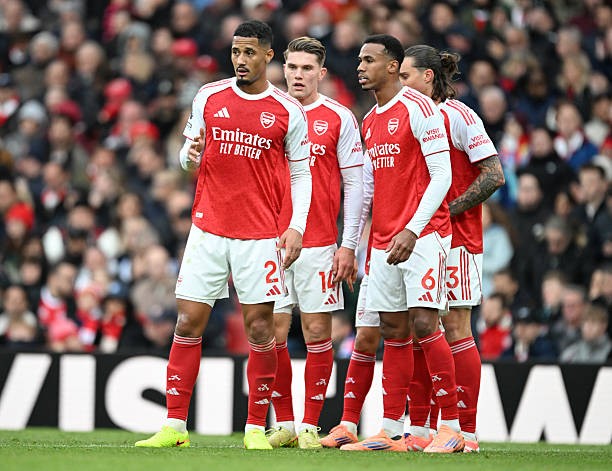 Arsenal rất nguy hiểm ở những pha bóng cố định.