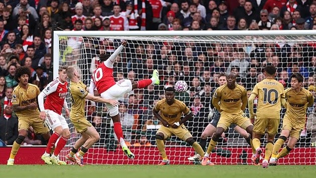 Arsenal là bậc thấy của việc ghi bàn từ các pha bóng cố định
