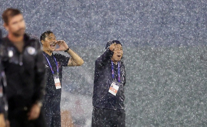 HLV Đặng Trần Chỉnh giúp đội nhà khởi sắc.