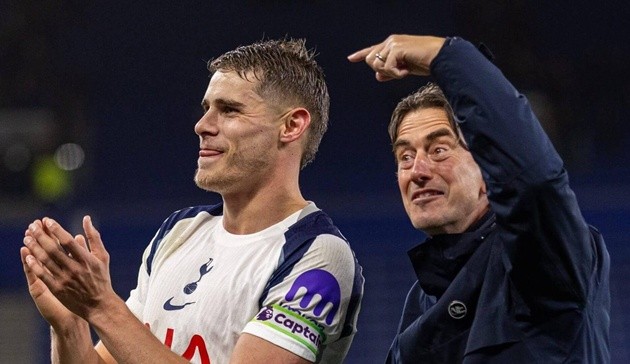 Tottenham thắng Everton nhờ cú đúp của Van de Ven