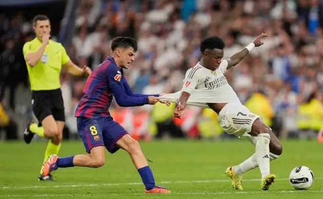 Pedri nhận thẻ đỏ đầu tiên trong sự nghiệp ở El Clasico