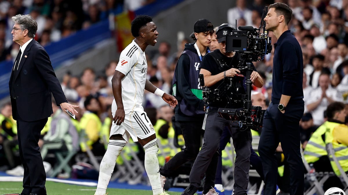 Vinicius công khai thể hiện sự bất bình. 