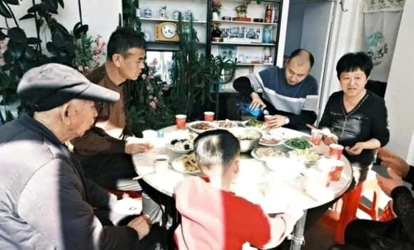 Một gia đình có người bệnh thường sống trong trạng thái căng thẳng và mỏng manh.