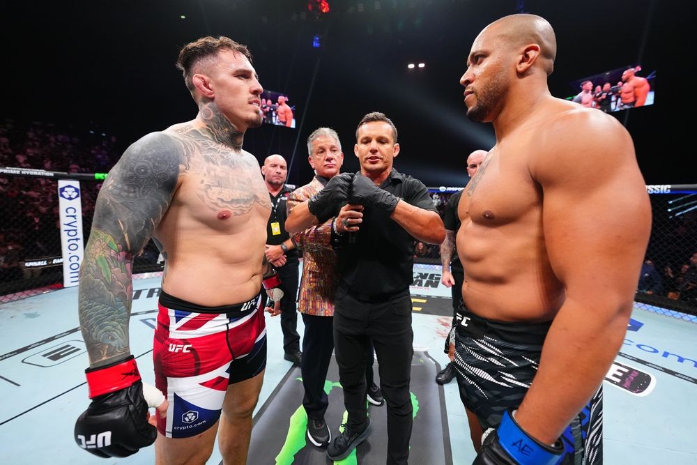 Tom Aspinall và Ciryl Gane trong trận đấu tại UFC 321