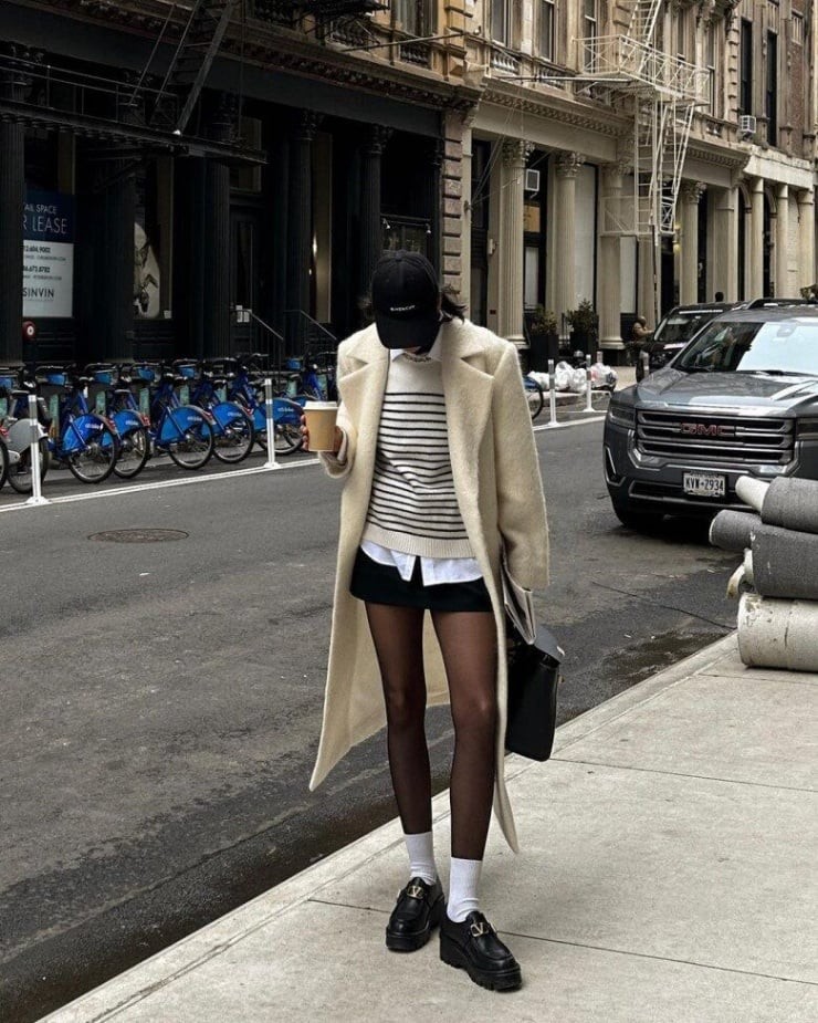 Quần tất và tất dài là “trợ thủ” đắc lực của chị em khi diện quần shorts mùa lạnh