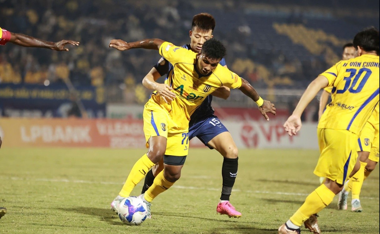 HLV Công Minh chỉ ra thực trạng của V-League.