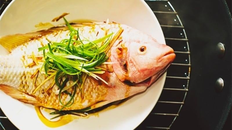 Cá cho vào hấp xì dầu