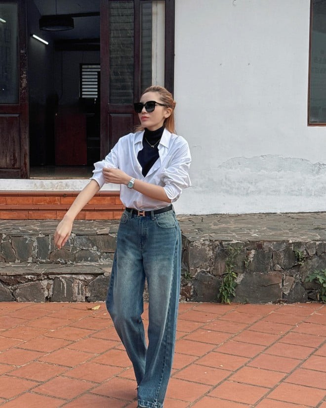 Phong cách của cô hướng đến sự tối giản nhưng vẫn toát lên nét phóng khoáng và hiện đại.