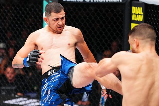 Steve Garcia trong một trận đấu tại UFC