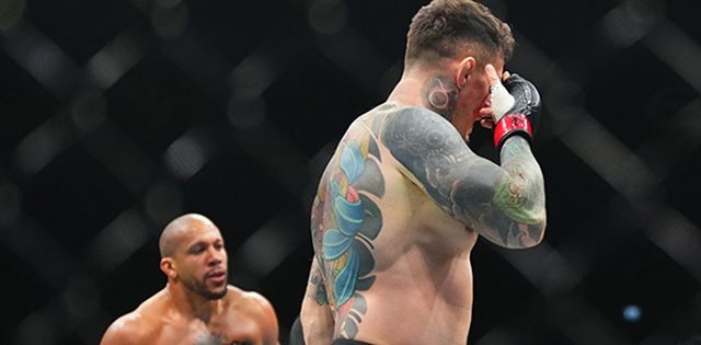 Tom Aspinall trong trận đấu tại UFC 321