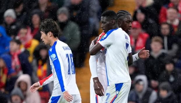 Palace thi đấu đầy bùng nổ tại Anfield.