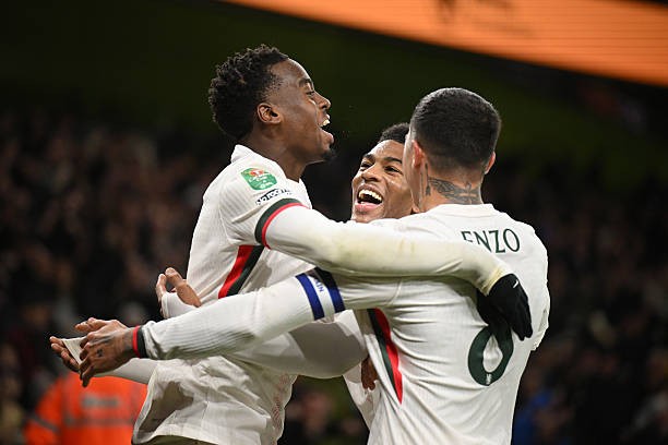 Chelsea giành thắng lợi kịch tính trước Wolves.