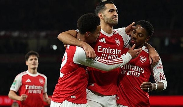 Arsenal thắng dễ Brighton & Hove Albion trên sân nhà.