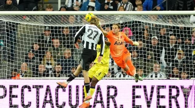 Nick Woltemade lại tỏa sáng.