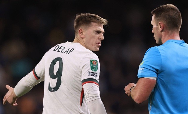  Delap bị đuổi khỏi sân sau 2 thẻ vàng.