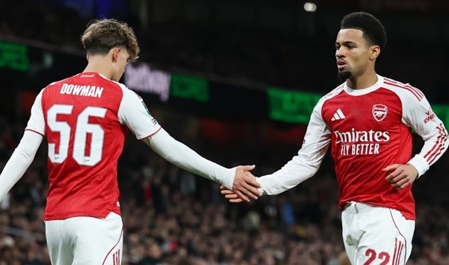 Các cầu thủ Arsenal cùng nhau toả sáng.