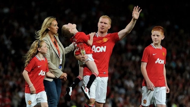 Paul Scholes dành nhiều thời gian để chăm sóc cậu con trai tự kỷ.