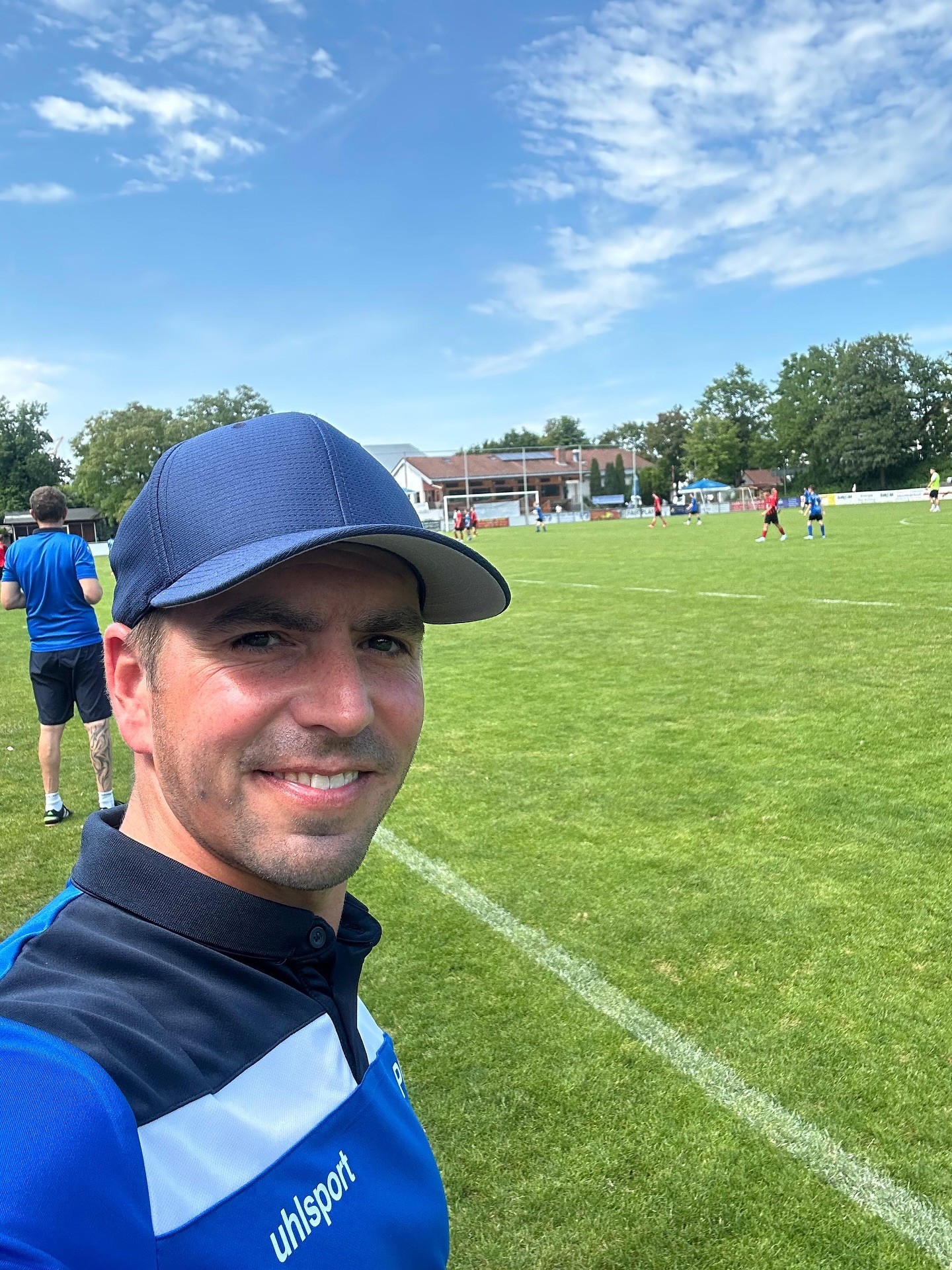 Philipp Lahm, trong vai trò trợ lý HLV cho đội bóng thời thơ ấu của mình, FT Gern.