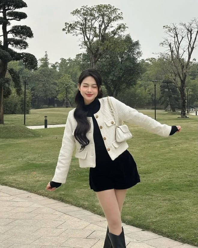 Với phụ nữ U35, kiểu áo này giúp dung hòa giữa nét chuyên nghiệp nơi công sở và sự phóng khoáng khi dạo phố.