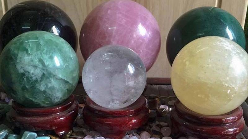 Đừng trưng các loại đá bình thường ở cửa hàng chúng sẽ hút hết tinh khí của đất trời, mà hãy trưng các loại đá phong thủy mang lại tài lộc và may mắn để làm ăn phát tài. (Ảnh minh họa)