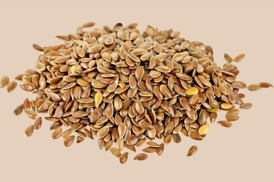 Ngày càng nhiều tín đồ làm đẹp tìm đến dầu hạt lanh như một lựa chọn lành tính 