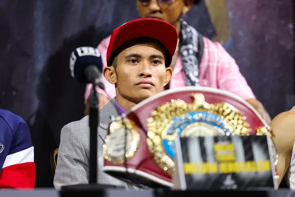 Melvin Jerusalem tung đòn về phía Siyakholwa Kuse