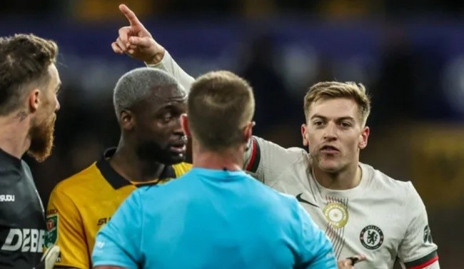 Delap bị treo giò với tấm thẻ đỏ ở Carabao Cup.