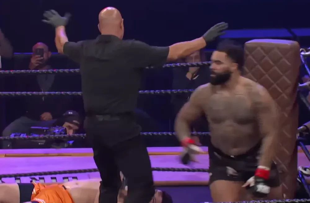 Gable Steveson ra đòn kết liễu Billy Swanson tại DBX 4.