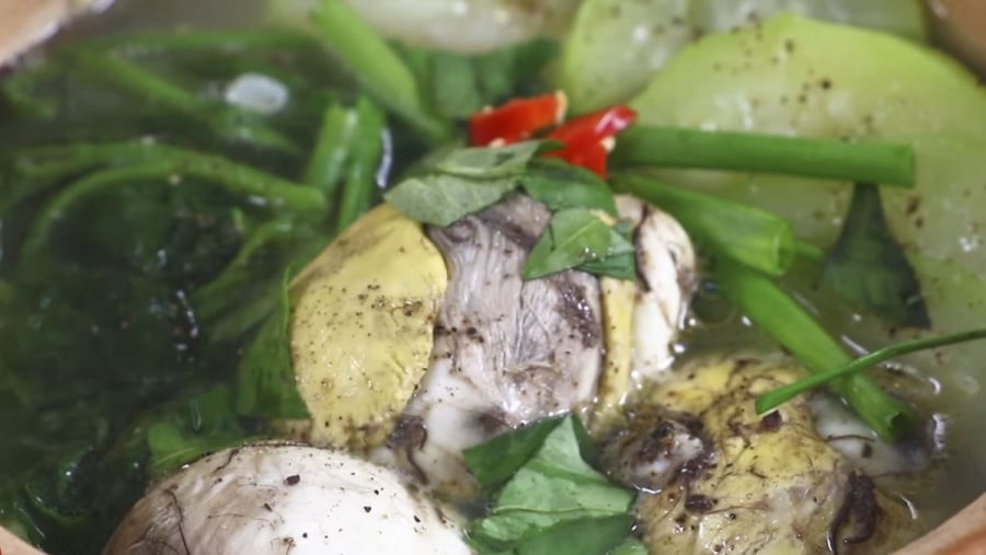 Mặc dù trứng vịt lộn mang lại nhiều giá trị dinh dưỡng, tuy nhiên có những người càng ăn càng gây hại.