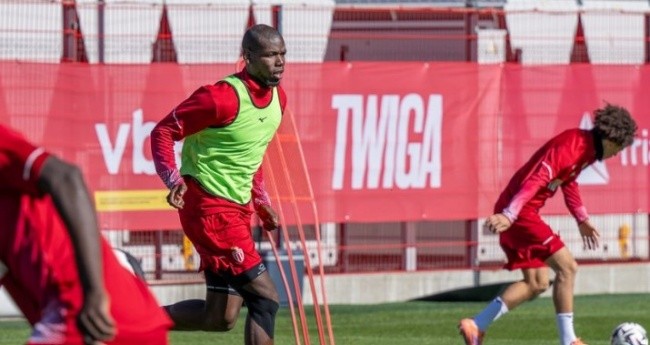 Pogba trên sân tập.