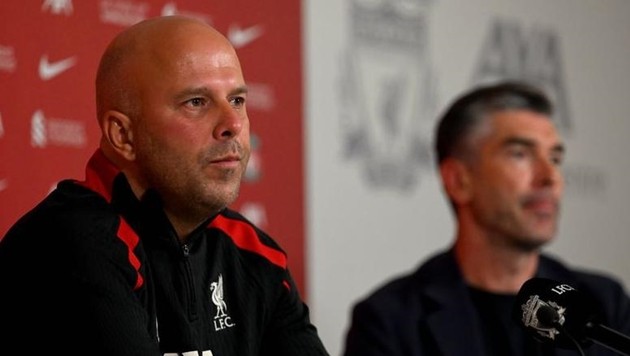 Arne Slot được ban lãnh đạo Liverpool ủng hộ dù đang trải qua giai đoạn khó khăn.