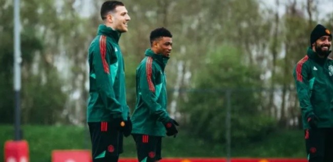 Dalot có phong độ chưa thuyết phục. 