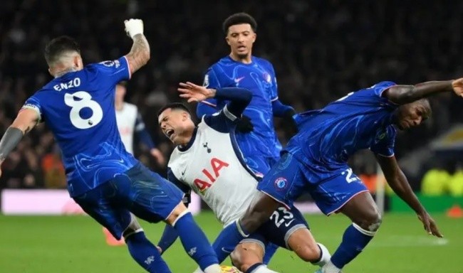 Tottenham đụng độ Chelsea.