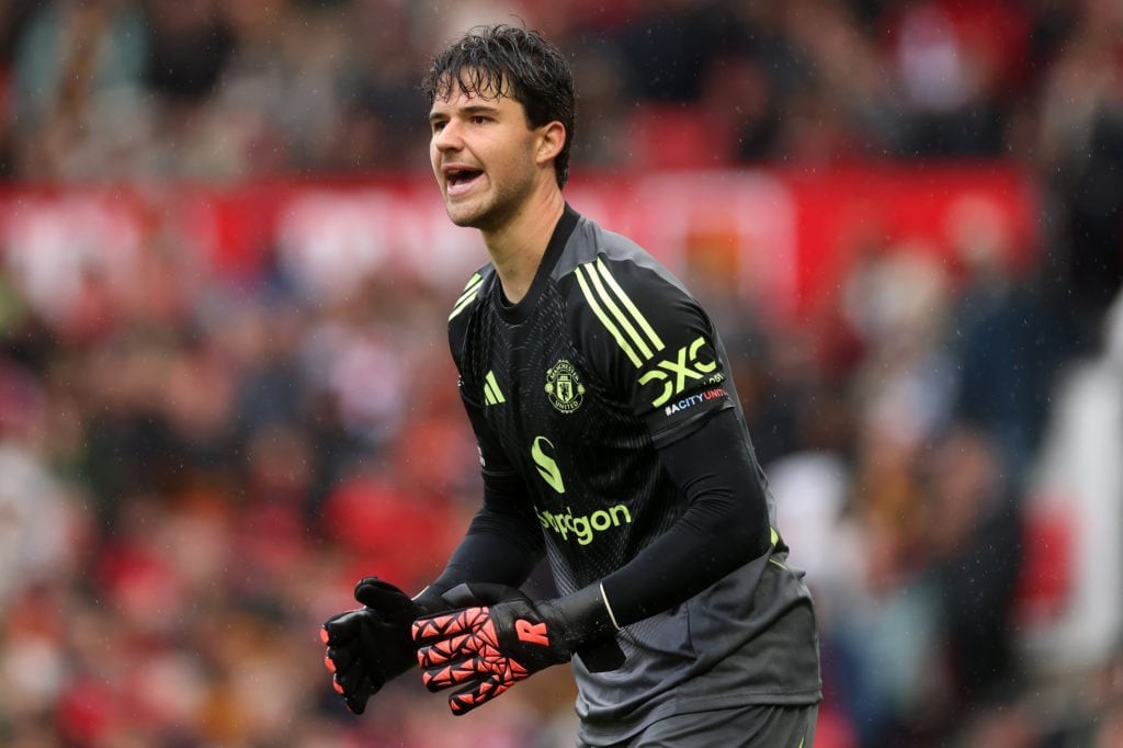 Senne Lammens đang chơi chắc chắn trong khung gỗ Manchester United.