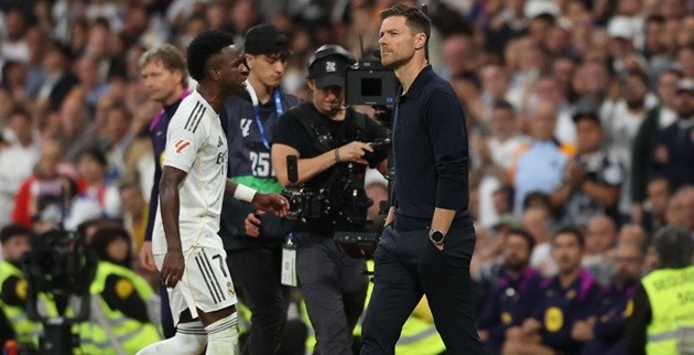 Vinicius xảy ra những rắc rối với Xabi Alonso