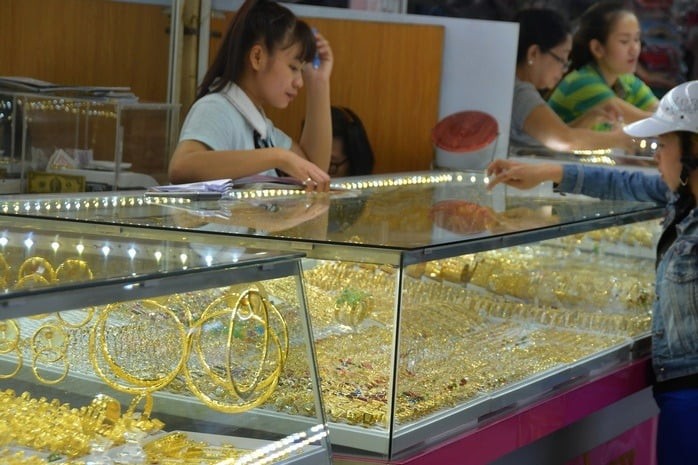 Trong khi đó, giá vàng giao tháng 12 cũng hạ 23 USD, xuống còn 4.016 USD/ounce khi chốt phiên.