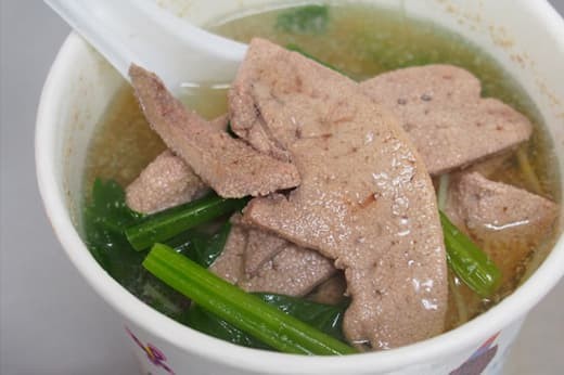 Thịt mỡ và nội tạng chứa nhiều cholesterol và chất béo bão hòa, dễ làm xơ cứng động mạch, bao gồm cả động mạch nuôi thận. 