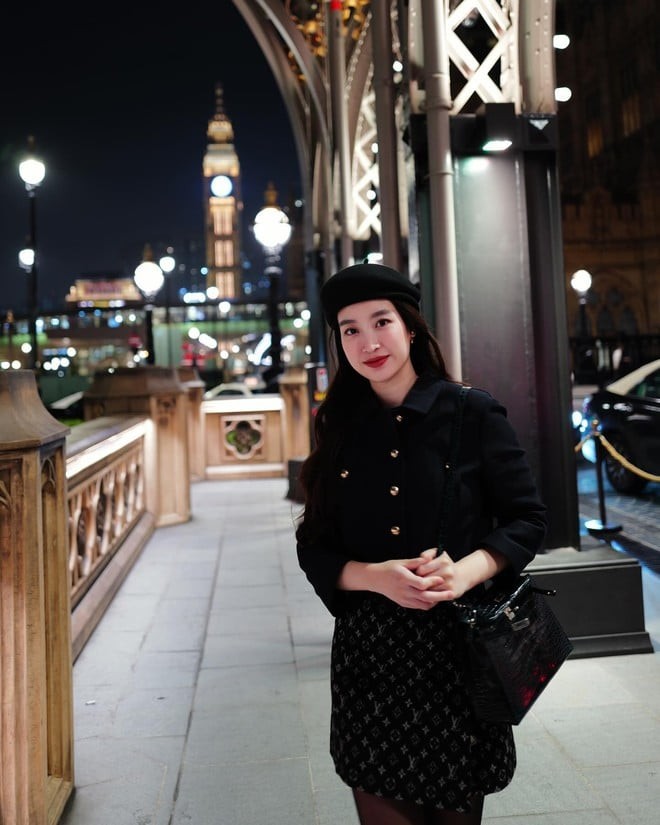 Dù ít chia sẻ hình ảnh thời trang trên mạng xã hội, mỗi lần xuất hiện, Đỗ Mỹ Linh đều khiến người hâm mộ trầm trồ bởi phong cách tinh tế.