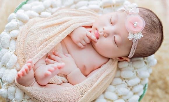 Việc đặt tên cho con từ lâu đã trở thành một nét văn hóa quan trọng của người Việt, mang theo niềm hy vọng về may mắn, bình an và tương lai tốt đẹp.